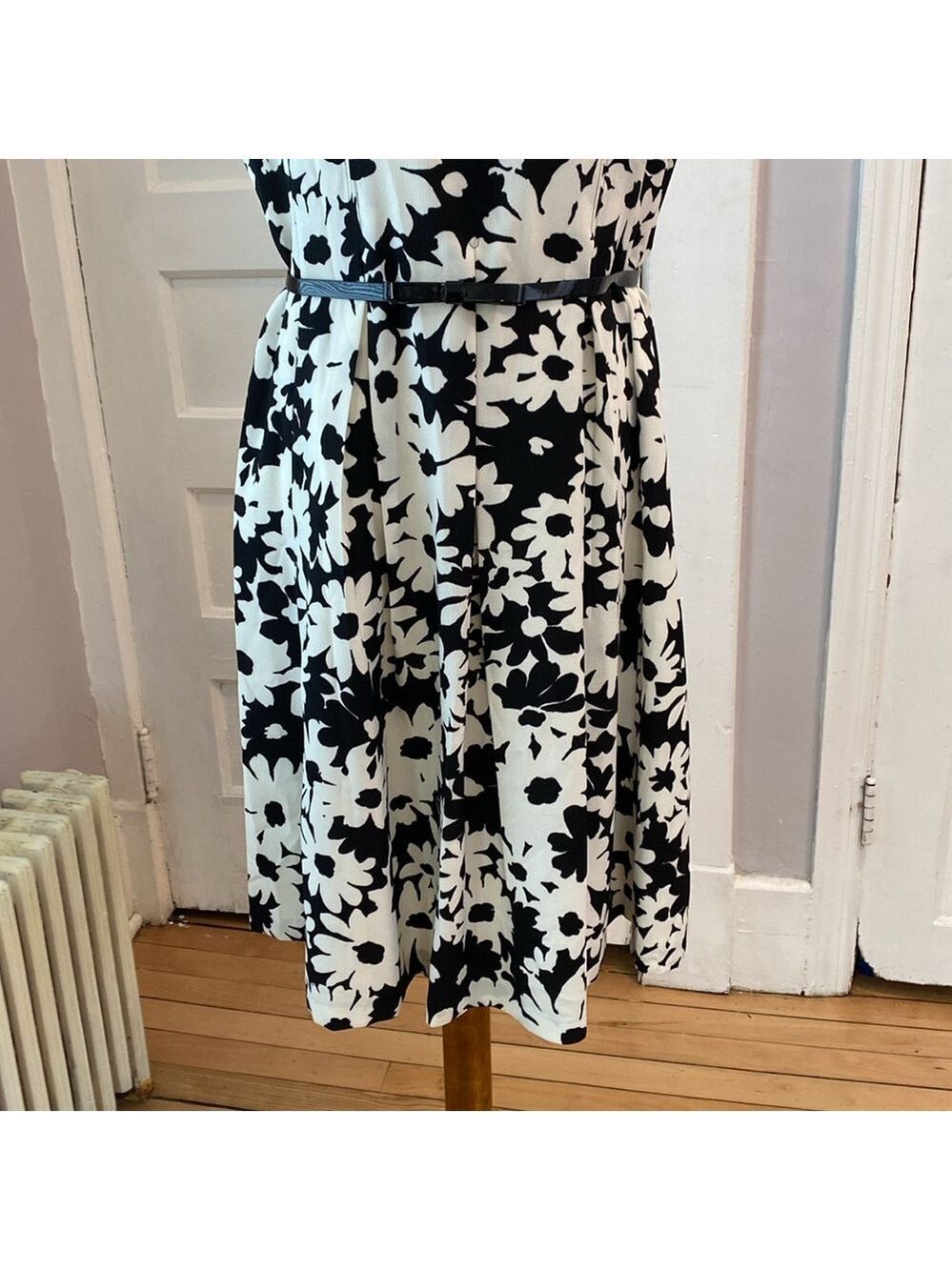 Kasper Sleeveless Black & White Floral Print A-line Dress, Size 14 - Picture 7 of 14